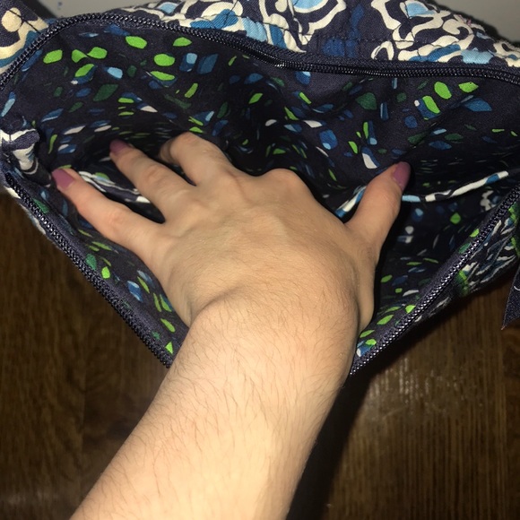 Vera Bradley Crossbody. Like new!! - Picture 14 of 14